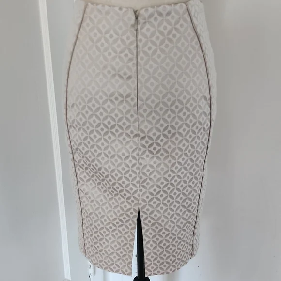 Elegant Cream Peplum Skirt Suit - Picture 15 of 16